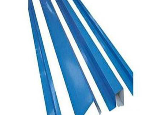 屋脊收边水槽安装