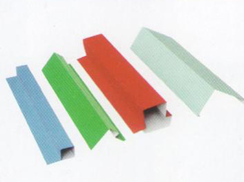 屋脊收边水槽安装