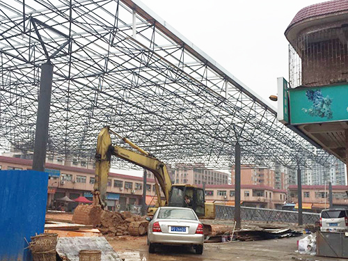 商场钢结构雨棚工程案...
